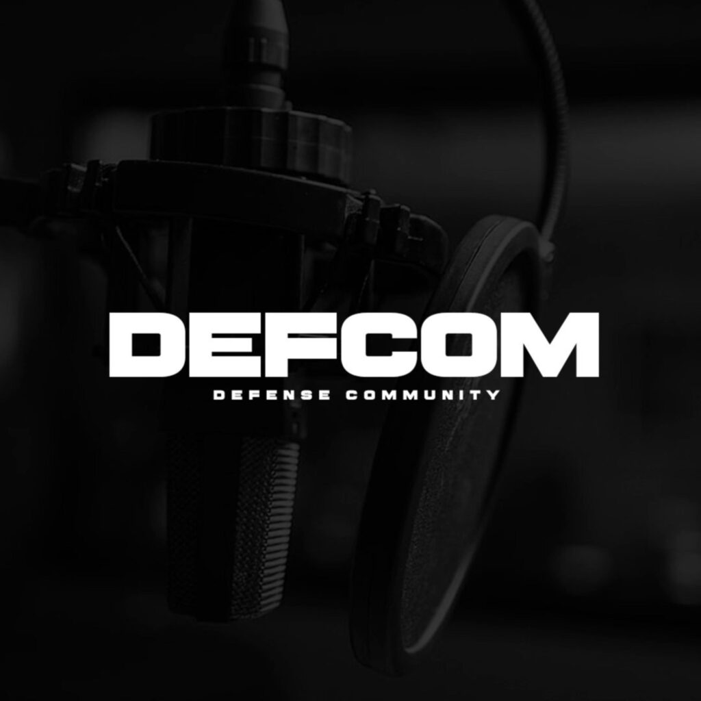Capa DEFCOM Cast